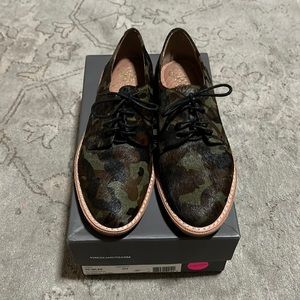 Branch new never worn faux fur camouflage oxfords